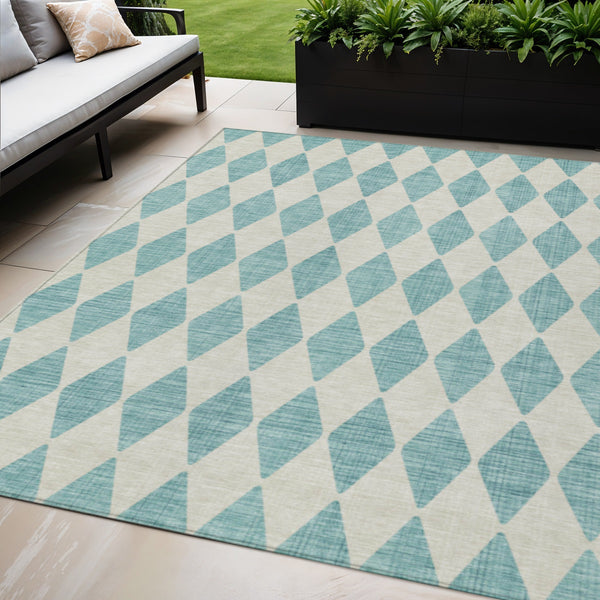 Homeroots 3' Beige Geometric Washable Indoor Outdoor Area Rug For Versatile Style In Any High Traffic Space 5' X 8' Polyester 577128