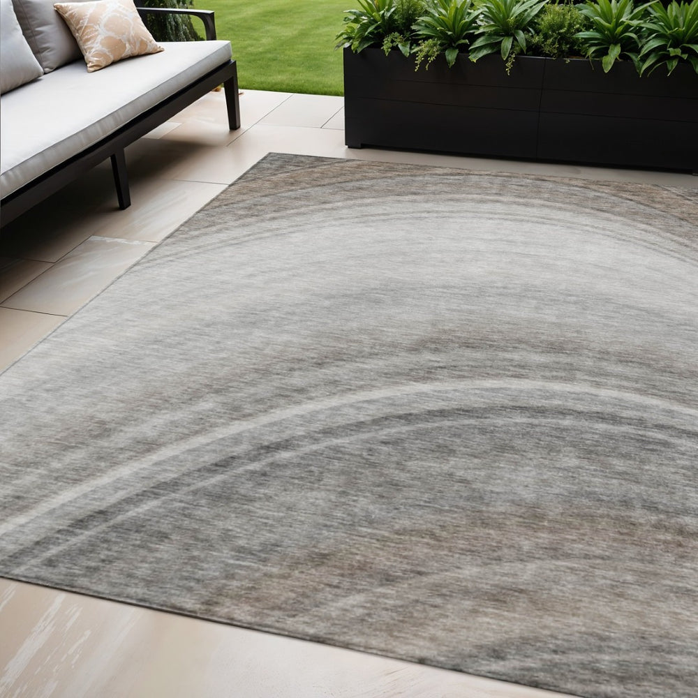 HomeRoots 5' Modern Abstract Gray, Silver & Beige Washable Area Rug for Indoor/Outdoor High-Traffic Spaces 5' X 8' 577296