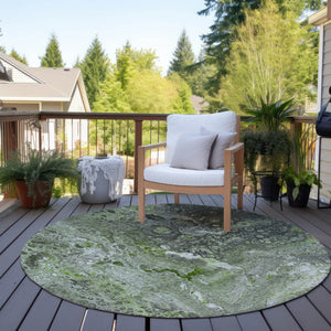 Homeroots 3' Stylish Artichoke Green & Ivory Abstract Washable Area Rug For Indoor & Outdoor Spaces 8' Round Polyester 577405