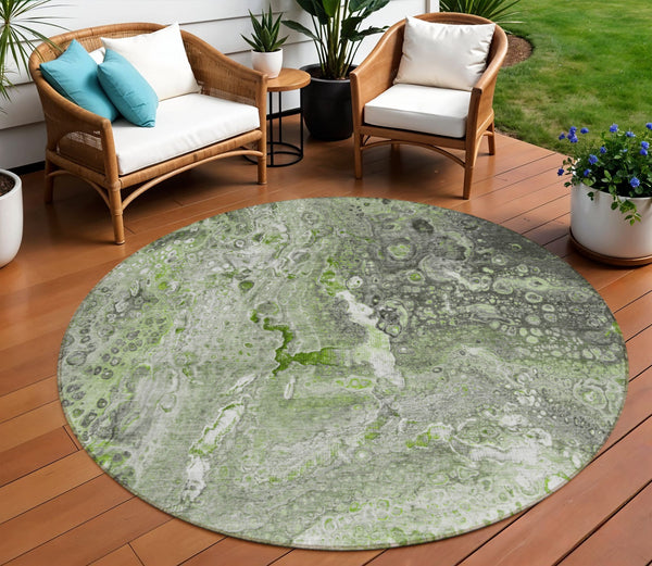 Homeroots 3' Stylish Artichoke Green & Ivory Abstract Washable Area Rug For Indoor & Outdoor Spaces 8' Round Polyester 577405