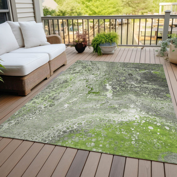 Homeroots 3' Stylish Artichoke Green & Ivory Abstract Washable Area Rug For Indoor & Outdoor Spaces 10' X 14' Polyester 577408