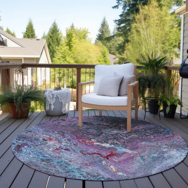 Homeroots 3' Stylish Artichoke Green & Ivory Abstract Washable Area Rug For Indoor & Outdoor Spaces 8' Round Polyester 577411