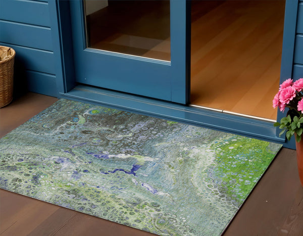 Homeroots 3' Stylish Artichoke Green & Ivory Abstract Washable Area Rug For Indoor & Outdoor Spaces 3' X 5' Polyester 577415