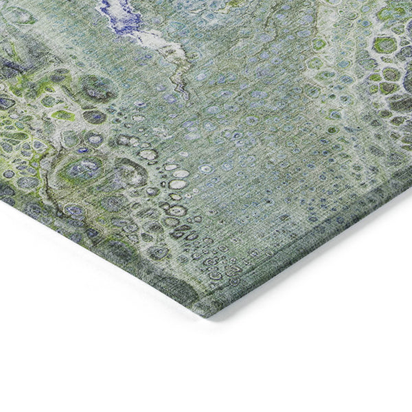 Homeroots 3' Stylish Artichoke Green & Ivory Abstract Washable Area Rug For Indoor & Outdoor Spaces 5' X 8' Polyester 577416
