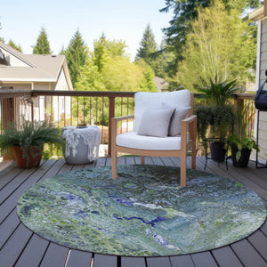 Homeroots 3' Stylish Artichoke Green & Ivory Abstract Washable Area Rug For Indoor & Outdoor Spaces 8' Round Polyester 577417