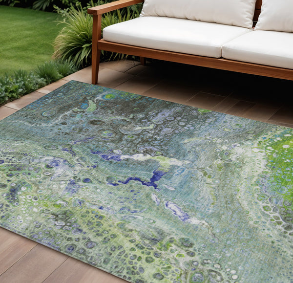 Homeroots 3' Stylish Artichoke Green & Ivory Abstract Washable Area Rug For Indoor & Outdoor Spaces 9' X 12' Polyester 577419