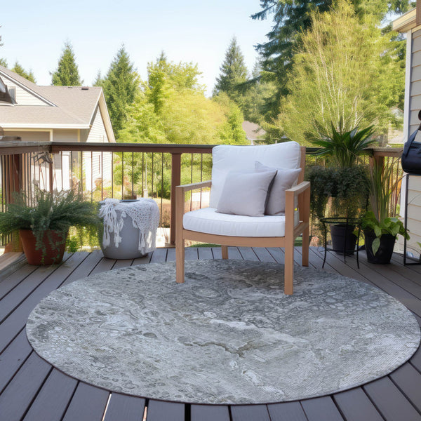 Homeroots 3' Stylish Artichoke Green & Ivory Abstract Washable Area Rug For Indoor & Outdoor Spaces 8' Round Polyester 577423