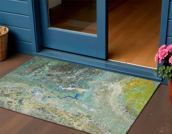 Homeroots 3' Stylish Artichoke Green & Ivory Abstract Washable Area Rug For Indoor & Outdoor Spaces 3' X 5' Polyester 577433