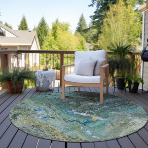 Homeroots 3' Stylish Artichoke Green & Ivory Abstract Washable Area Rug For Indoor & Outdoor Spaces 8' Round Polyester 577435