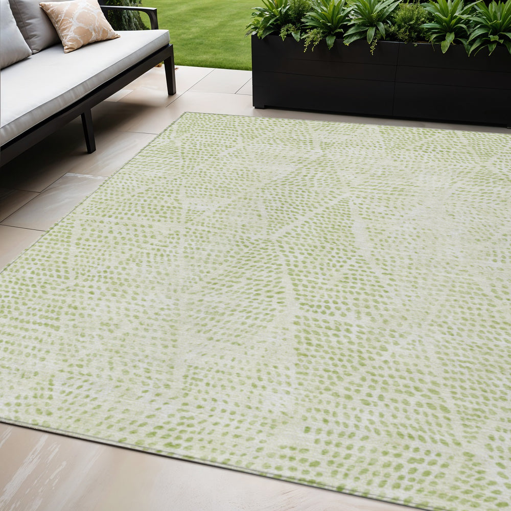 Homeroots 3' Artichoke Green Geometric Washable Area Rug - Durable Indoor Outdoor Design For Versatile Spaces 5' X 8' Polyester 577536