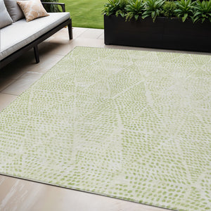 Homeroots 3' Artichoke Green Geometric Washable Area Rug - Durable Indoor Outdoor Design For Versatile Spaces 5' X 8' Polyester 577536