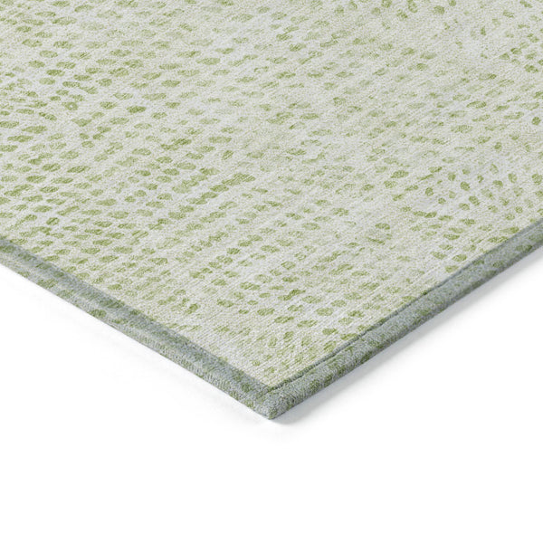 Homeroots 3' Artichoke Green Geometric Washable Area Rug - Durable Indoor Outdoor Design For Versatile Spaces 5' X 8' Polyester 577536