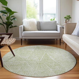 Homeroots 3' Artichoke Green Geometric Washable Area Rug - Durable Indoor Outdoor Design For Versatile Spaces 8' Round Polyester 577537