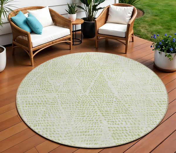 Homeroots 3' Artichoke Green Geometric Washable Area Rug - Durable Indoor Outdoor Design For Versatile Spaces 8' Round Polyester 577537