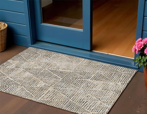 Homeroots 3' Artichoke Green Geometric Washable Area Rug - Durable Indoor Outdoor Design For Versatile Spaces 3' X 5' Polyester 577547