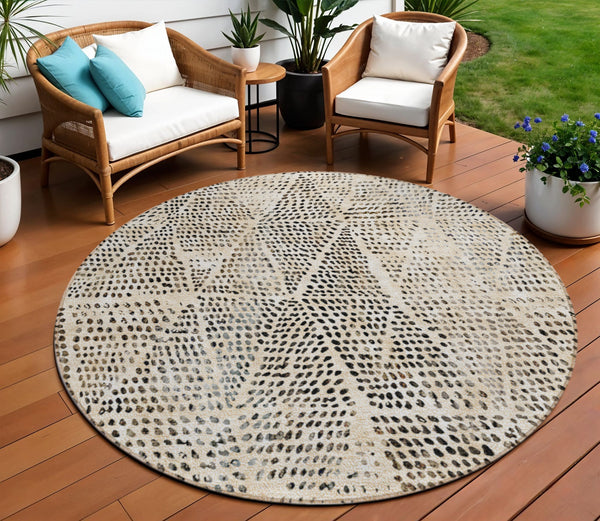 Homeroots 3' Artichoke Green Geometric Washable Area Rug - Durable Indoor Outdoor Design For Versatile Spaces 8' Round Polyester 577549
