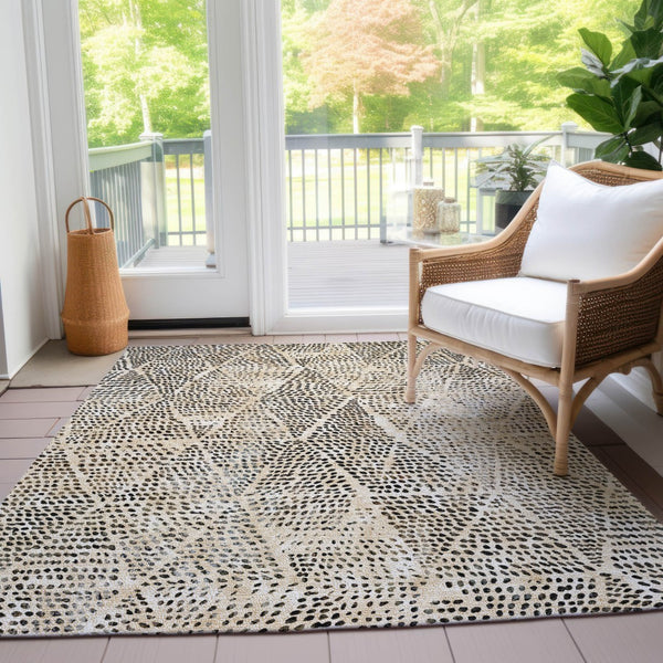 Homeroots 3' Artichoke Green Geometric Washable Area Rug - Durable Indoor Outdoor Design For Versatile Spaces 9' X 12' Polyester 577551