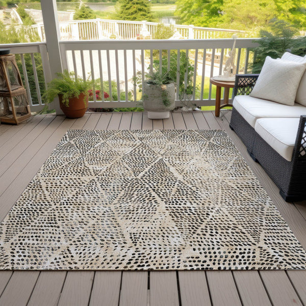 Homeroots 3' Artichoke Green Geometric Washable Area Rug - Durable Indoor Outdoor Design For Versatile Spaces 10' X 14' Polyester 577552