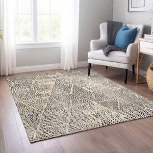 Homeroots 3' Artichoke Green Geometric Washable Area Rug - Durable Indoor Outdoor Design For Versatile Spaces 10' X 14' Polyester 577552
