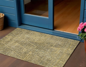 Homeroots 3' Artichoke Green Geometric Washable Area Rug - Durable Indoor Outdoor Design For Versatile Spaces 3' X 5' Polyester 577553