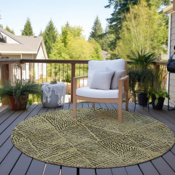 Homeroots 3' Artichoke Green Geometric Washable Area Rug - Durable Indoor Outdoor Design For Versatile Spaces 8' Round Polyester 577555