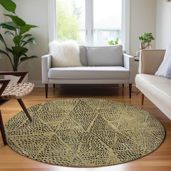 Homeroots 3' Artichoke Green Geometric Washable Area Rug - Durable Indoor Outdoor Design For Versatile Spaces 8' Round Polyester 577555