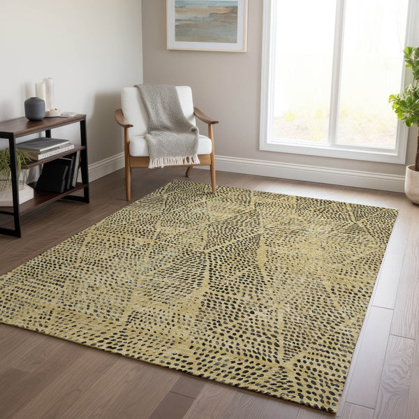 Homeroots 3' Artichoke Green Geometric Washable Area Rug - Durable Indoor Outdoor Design For Versatile Spaces 8' X 10' Polyester 577556