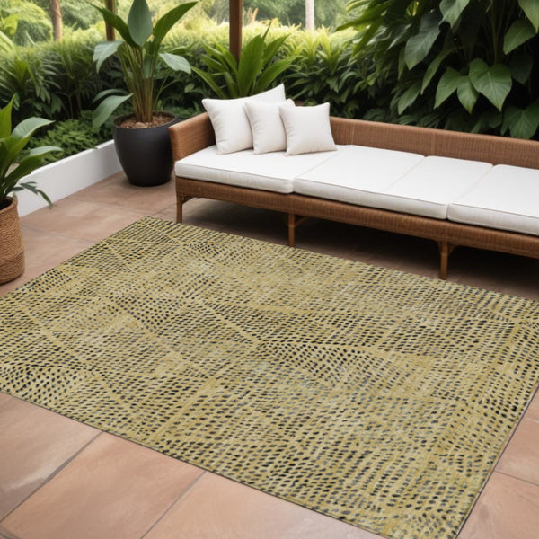 Homeroots 3' Artichoke Green Geometric Washable Area Rug - Durable Indoor Outdoor Design For Versatile Spaces 9' X 12' Polyester 577557