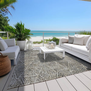 Homeroots 3' Artichoke Green Geometric Washable Area Rug - Durable Indoor Outdoor Design For Versatile Spaces 3' X 5' Polyester 577559