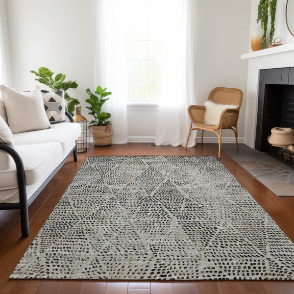 Homeroots 3' Artichoke Green Geometric Washable Area Rug - Durable Indoor Outdoor Design For Versatile Spaces 3' X 5' Polyester 577559