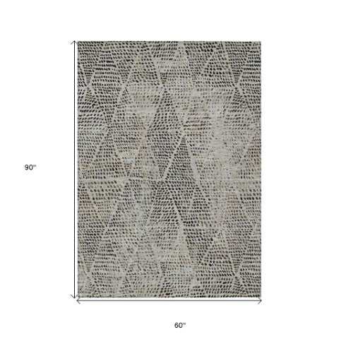Homeroots 3' Artichoke Green Geometric Washable Area Rug - Durable Indoor Outdoor Design For Versatile Spaces 5' X 8' Polyester 577560