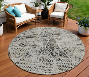 Homeroots 3' Artichoke Green Geometric Washable Area Rug - Durable Indoor Outdoor Design For Versatile Spaces 8' Round Polyester 577561