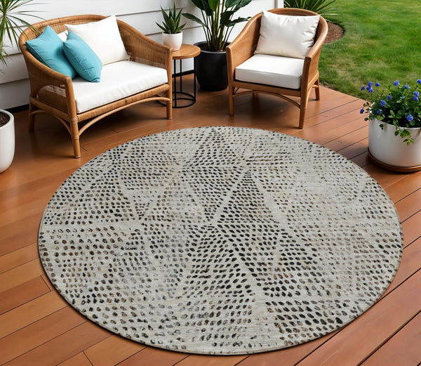 Homeroots 3' Artichoke Green Geometric Washable Area Rug - Durable Indoor Outdoor Design For Versatile Spaces 8' Round Polyester 577561