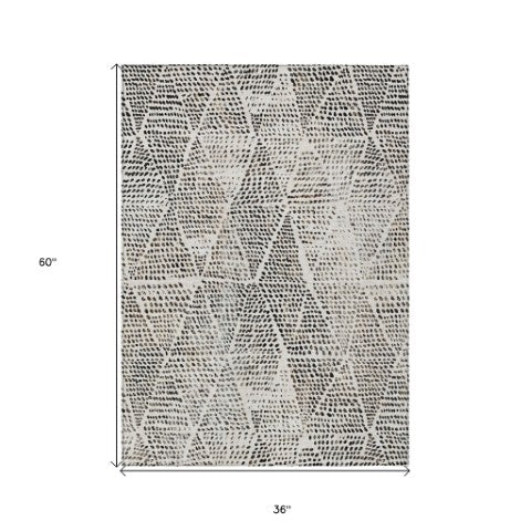 Homeroots 3' Artichoke Green Geometric Washable Area Rug - Durable Indoor Outdoor Design For Versatile Spaces 3' X 5' Polyester 577565