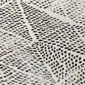 Homeroots 3' Artichoke Green Geometric Washable Area Rug - Durable Indoor Outdoor Design For Versatile Spaces 5' X 8' Polyester 577566