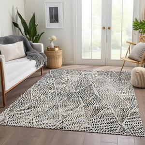 Homeroots 3' Artichoke Green Geometric Washable Area Rug - Durable Indoor Outdoor Design For Versatile Spaces 5' X 8' Polyester 577566