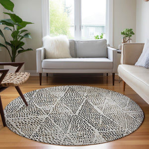 Homeroots 3' Artichoke Green Geometric Washable Area Rug - Durable Indoor Outdoor Design For Versatile Spaces 8' Round Polyester 577567