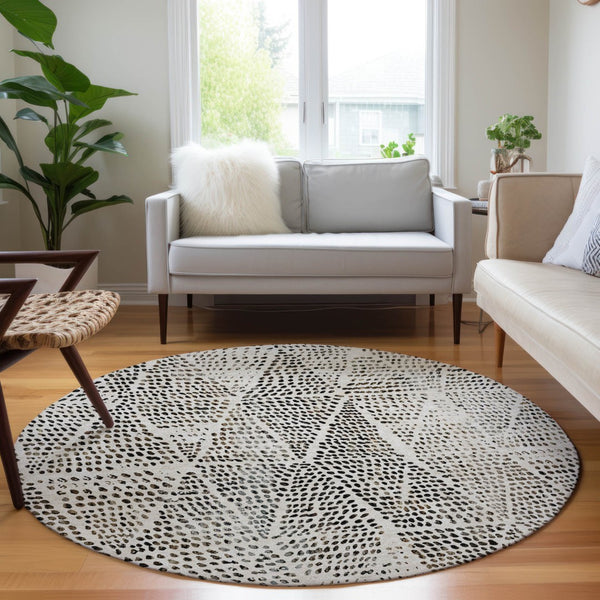 Homeroots 3' Artichoke Green Geometric Washable Area Rug - Durable Indoor Outdoor Design For Versatile Spaces 8' Round Polyester 577567