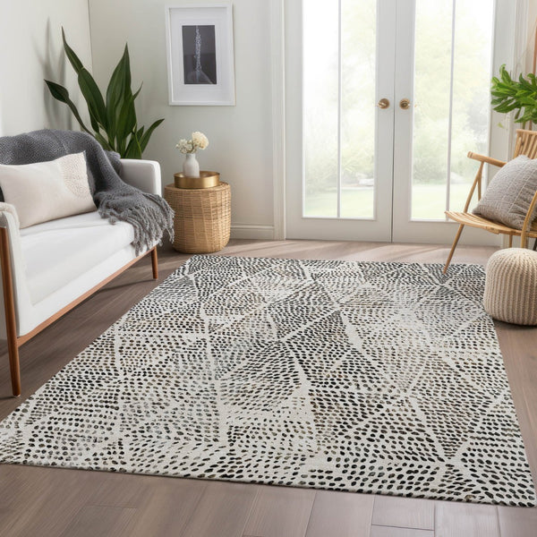 Homeroots 3' Artichoke Green Geometric Washable Area Rug - Durable Indoor Outdoor Design For Versatile Spaces 8' X 10' Polyester 577568