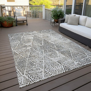Homeroots 3' Artichoke Green Geometric Washable Area Rug - Durable Indoor Outdoor Design For Versatile Spaces 9' X 12' Polyester 577569