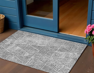 Homeroots 3' Artichoke Green Geometric Washable Area Rug - Durable Indoor Outdoor Design For Versatile Spaces 3' X 5' Polyester 577571