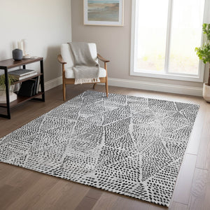 Homeroots 3' Artichoke Green Geometric Washable Area Rug - Durable Indoor Outdoor Design For Versatile Spaces 3' X 5' Polyester 577571