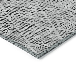 Homeroots 3' Artichoke Green Geometric Washable Area Rug - Durable Indoor Outdoor Design For Versatile Spaces 5' X 8' Polyester 577572