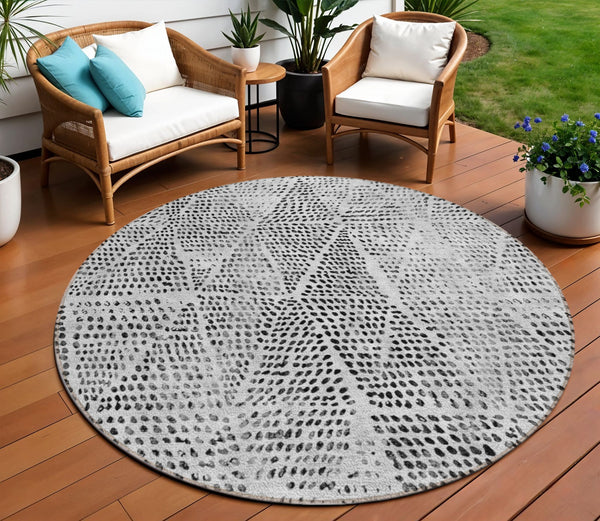 Homeroots 3' Artichoke Green Geometric Washable Area Rug - Durable Indoor Outdoor Design For Versatile Spaces 8' Round Polyester 577573