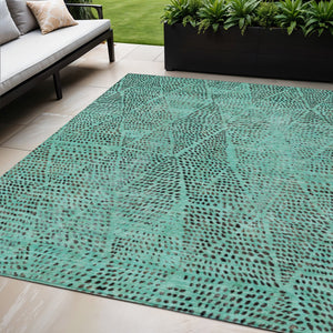 Homeroots 3' Artichoke Green Geometric Washable Area Rug - Durable Indoor Outdoor Design For Versatile Spaces 5' X 8' Polyester 577602