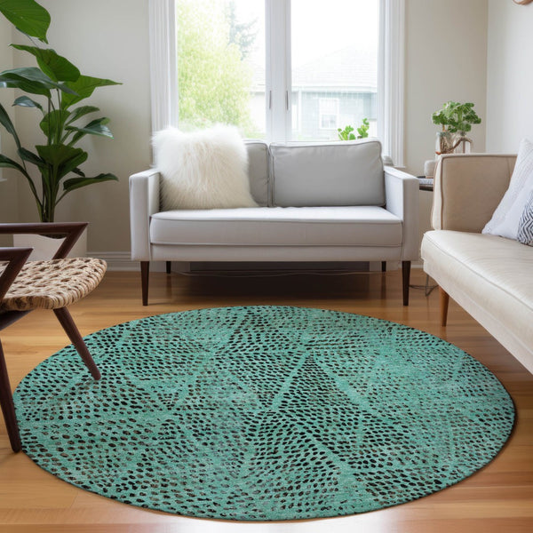 Homeroots 3' Artichoke Green Geometric Washable Area Rug - Durable Indoor Outdoor Design For Versatile Spaces 8' Round Polyester 577603