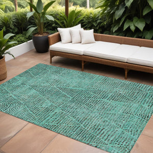 Homeroots 3' Artichoke Green Geometric Washable Area Rug - Durable Indoor Outdoor Design For Versatile Spaces 9' X 12' Polyester 577605