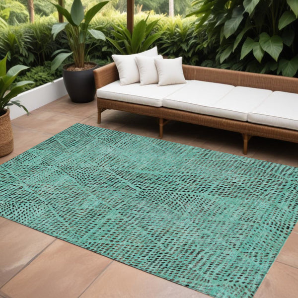Homeroots 3' Artichoke Green Geometric Washable Area Rug - Durable Indoor Outdoor Design For Versatile Spaces 10' X 14' Polyester 577606