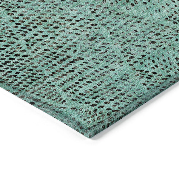 Homeroots 3' Artichoke Green Geometric Washable Area Rug - Durable Indoor Outdoor Design For Versatile Spaces 10' X 14' Polyester 577606