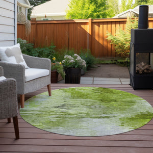 Homeroots 3' Abstract Artichoke Green And Lime Area Rug - Washable, Durable Design For Indoor & Outdoor Use 8' Round Polyester 577699